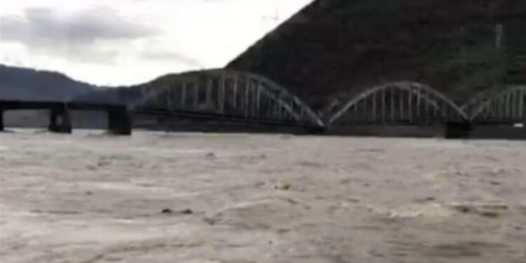 Prurjet e shumta të lumit Fan dhe Mat, dëmtohet sërish Ura e Zogut, rrezikon shembjen