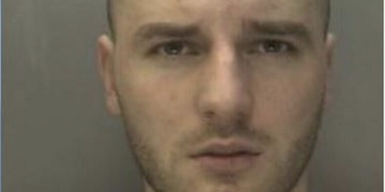 ‘Jeta në Shqipëri, e vështirë’ / Kush është 22-vjeçari që u kap në një ‘shtëpi bari’ në Angli!