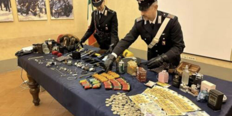 Në krye të një bande grabitësish, arrestohen 4 shqiptarët në Itali!