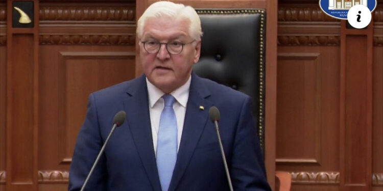 VIDEO/ Presidenti gjerman në Tiranë: Qeveri-opozitë, punoni bashkë përtej llogoreve