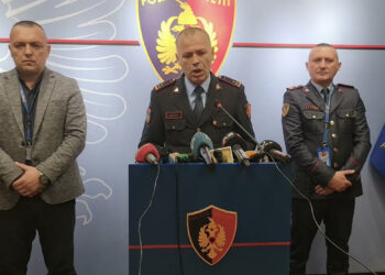 Ç’po ndodh? Rrumbullaku shkarkon drejtorin e policisë së Vlorës