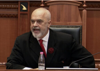 Rama tenton të shfajësohet pasi lëshoi gojën në Kuvend: Çfarë t’u them fëmijëve?