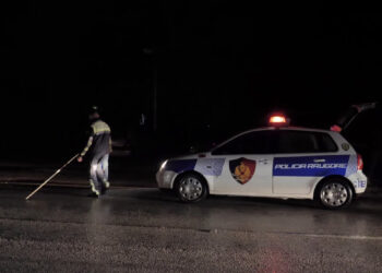 Aksident tragjik/ Mjeti përplas për vdekje këmbësorin në Elbasan