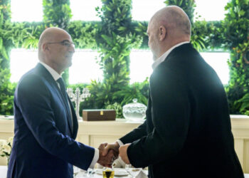 Vizita e Dendias në Tiranë, ministri grek ndan foto me Ramën dhe zbulon për çfarë biseduan