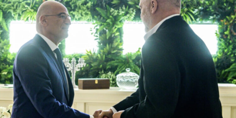 Vizita e Dendias në Tiranë, ministri grek ndan foto me Ramën dhe zbulon për çfarë biseduan