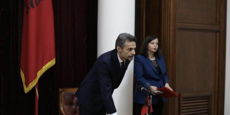 Betohet në Presidencë Gent Ibrahimi, anëtari i ri i Gjykatës Kushtetuese