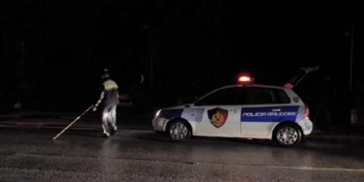 Aksident në Divjakë, i moshuari përplaset për vdekje