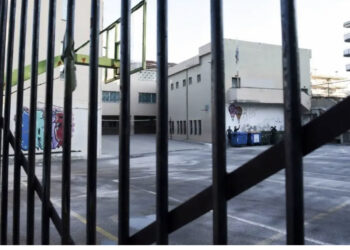 Alarm për bomba në dy shkolla të Selanikut, Policia evakuon nxënësit me urgjencë