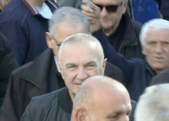 Gati! Meta mbërrin në selinë e PD