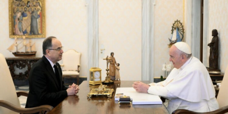Presidenti Bajram Begaj: I kërkova Papa Françeskut të njohë pavarësinë e Kosovës