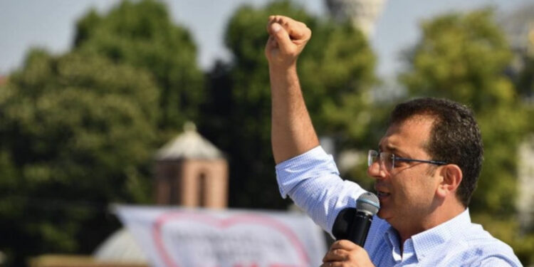 Kryebashkiaku i Stambollit dhe rivali i Erdoganit dënohet me burg e përjashtohet nga politika