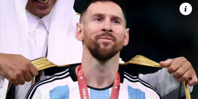 VIDEO/ Çfarë ishte manteli që sheiku i veshi Messit?