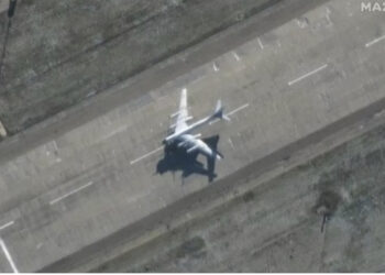 Sulmohet me dron baza e bombarduesve rusë, raportohet për tre të vdekur