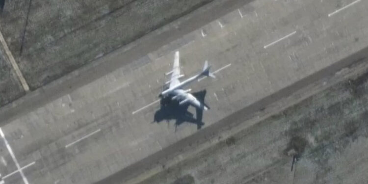 Sulmohet me dron baza e bombarduesve rusë, raportohet për tre të vdekur