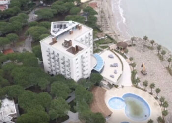 Sulmi i qeverisë ndaj “Prestige Resort” në nisje të muajit të festave/ Nga Armando Broja deri te VIP-at e ndryshëm, ja cilët preferuan perlën e turizmit shqiptar