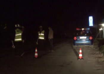 Aksident i rëndë në Korçë, automjeti del nga ura dhe bie në lumë