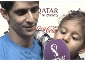 VIDEO/ Moment i jashtëzakonshëm, djali i portierit të Marokut ngatërron mikrofonin me një akullore