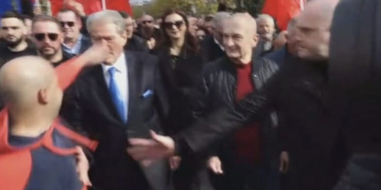 “Ishte për t’u bërë”, gazetarja zbulon se çfarë i tha Gert Shehu ish-funksionarit të policisë në selinë e PD