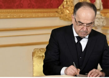 Media greke ‘vrer’ për Presidentin Begaj: Provokim, kërkoi që të ulet flamuri grek gjatë…