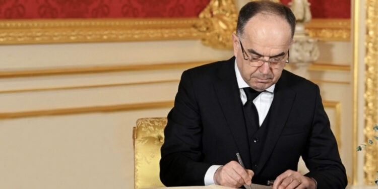 Media greke ‘vrer’ për Presidentin Begaj: Provokim, kërkoi që të ulet flamuri grek gjatë…