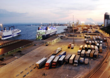 INSTAT: Bie transporti i mallrave nga portet dhe me hekurudhë, rritet nga ajri