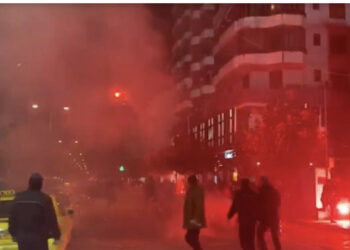 Digjet një rrobaqepësi në Fresk