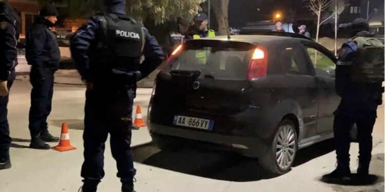 FNSH “zbarkon” në Vlorë aksion për të shumëkërkuarit e krimit