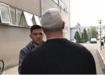 “Të maskuar, më qëlluan me shkopinj”! Polici rrëfen sherrin me kolegun: Më rrahu pas darkës