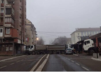 Vendoset barrikada e tretë në Kosovë, dy prej tyre në Mitrovicë