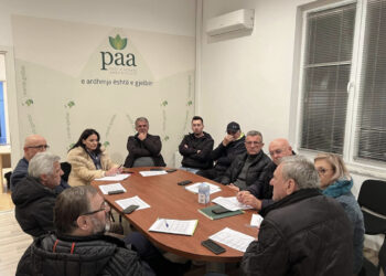 Partia Agrare mbledh Kryesinë, del e vetme në zgjedhjet e 14 majit, Duka refuzon dhe protestën e Berishës