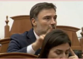 Alibeaj shërbëtor i Ramës, përjashton nga grupi parlamentar katër deputetët të PD