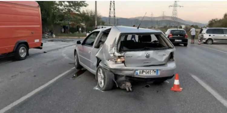Aksident i 3-fishtë në Vlorë, shoferi i dehur merr para dy makina