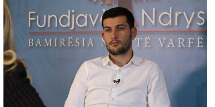 SKANDAL/ Arbër Hajdarit me vilë dhe fermë që 19 vjeç, pastrim parash me Fundjavë Ndryshe, vodhi 50 milionë lekë nga Buqjësia, prona publike e toka në bregdet. Babai i tij nga prokuror në pjesë e qeverisë