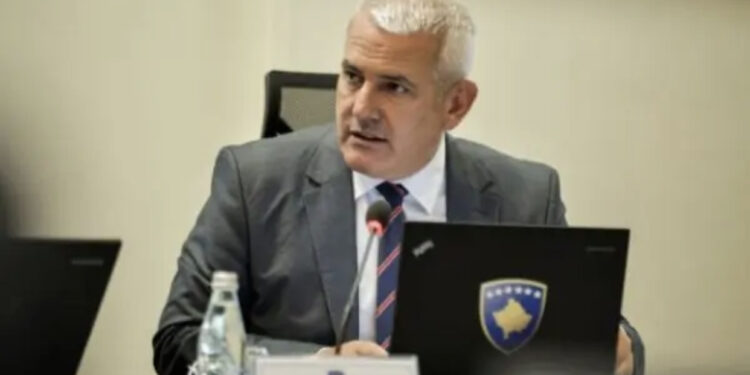 Të shtënat e shpërthimet në Veri, Sveçla: Dy serbë të arrestuar për sulmet ndaj Policisë!