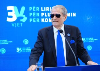 “Do ta përmbysim këtë kalbësirë”, Berisha akuza të ashpra Ramës: Nuk do të kursejmë asgjë, jetën e japim dhe votën s’e falim. Azem, je gjallë!