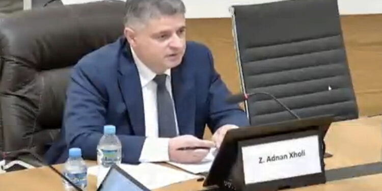 Adnan Xholi prezanton kandidaturën për SPAK: Koha të bëjmë hapa cilësorë kundër korrupsionit të lartë dhe krimit të organizuar, kam eksperiencën e duhur