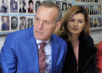 “Tradhtari” i parë, deputeti lë Metën dhe bashkohet me Ramën