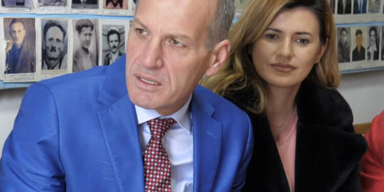 “Tradhtari” i parë, deputeti lë Metën dhe bashkohet me Ramën