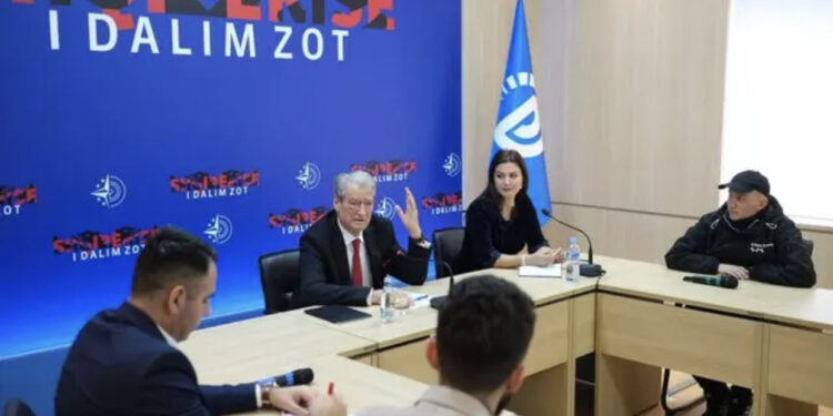 A mund të ketë bashkim me grupin e Alibeajt për lokalet, ja çfarë thotë Berisha