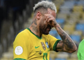 Humbën përballë Kroacisë, lojtarët e Brazilit “lajnë” fushën me lot