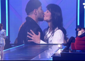 Kristi dhe opinionistja Zhaklina në një lidhje? Del fotoja duke u puthur