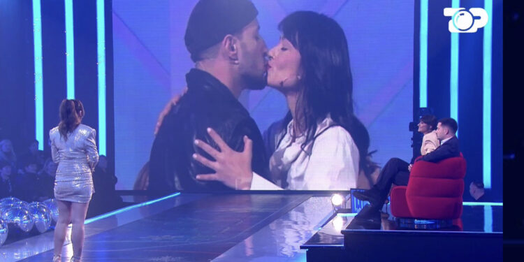 Kristi dhe opinionistja Zhaklina në një lidhje? Del fotoja duke u puthur