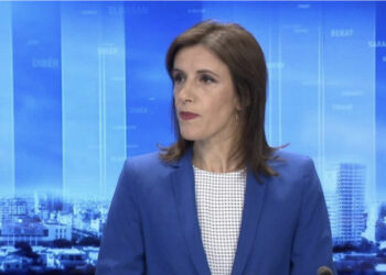 “Çfarë kishe me Sali Berishën?” Gazetarja ZBULON bisedën e ish-efektivit të Policisë me Gert Shehun në ambientet e selisë blu