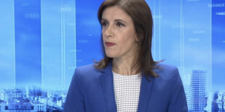 “Çfarë kishe me Sali Berishën?” Gazetarja ZBULON bisedën e ish-efektivit të Policisë me Gert Shehun në ambientet e selisë blu