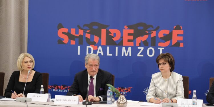 Berisha me padagogët: Shqipëria me buxhet 10 herë më të ulët se mesatarja e vendeve të BE-së, për kërkimin shkencor