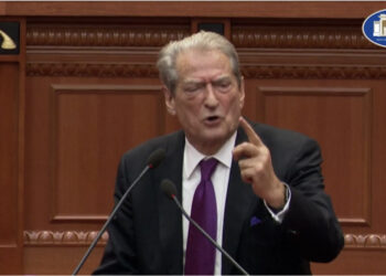 Berisha-Nikollës: Je kryetare e Parlamentit apo sekretare e Edi Ramës?