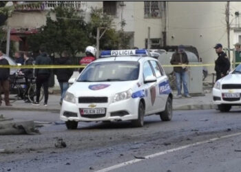 Lëndë plasëse në një biznes në Tiranë, dyshimet e para të Policisë