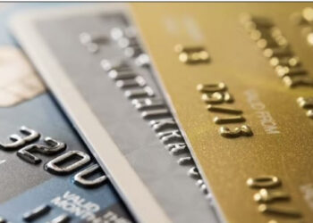 Media britanike ‘shënjestron’ sërish shqiptarët: Shqipëria do të bëhet një ‘parajsë e pastrimit të parave’ për bosët e drogës përmes amnistisë fiskale