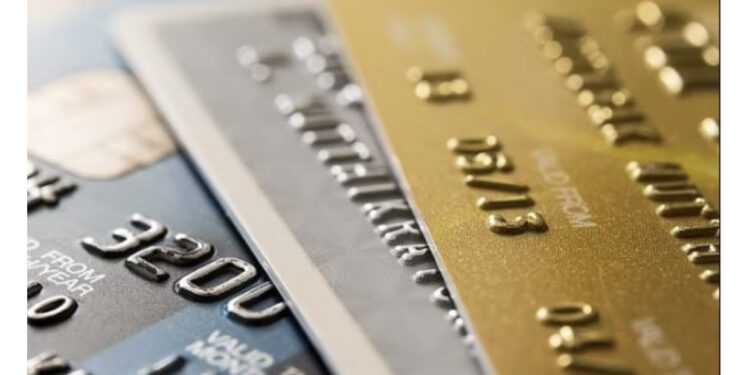 Media britanike ‘shënjestron’ sërish shqiptarët: Shqipëria do të bëhet një ‘parajsë e pastrimit të parave’ për bosët e drogës përmes amnistisë fiskale