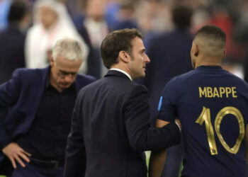 Të tronditur! U fut te dhoma, çfarë i kërkoi Macron trajnerit francez pas humbjes?